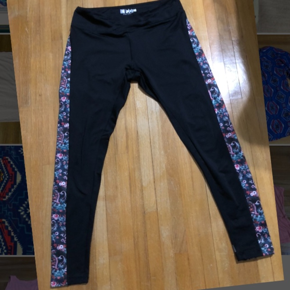 Lularoe Athletic Leggings! Paisley print!